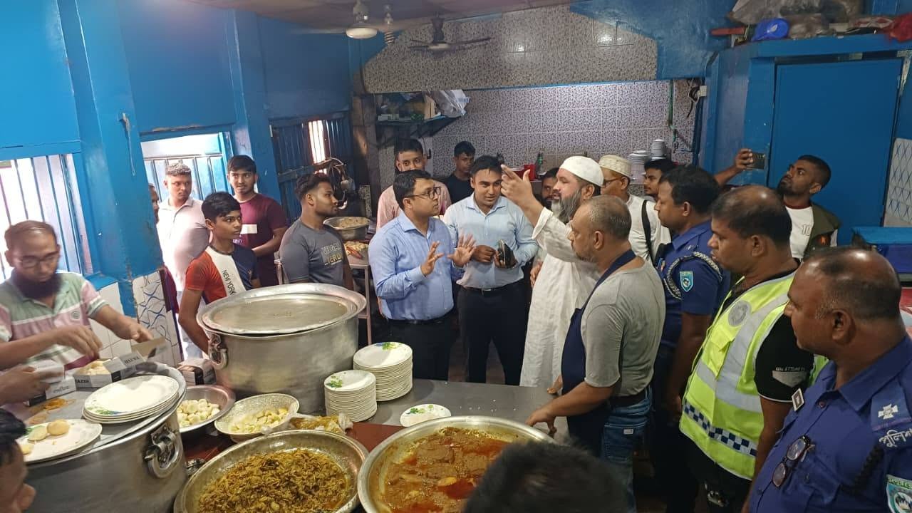 সৈয়দপুরে খাদ্য নিরাপত্তা অভিযানে দুই হোটেলের জরিমানা আড়াই লাখ টাকা